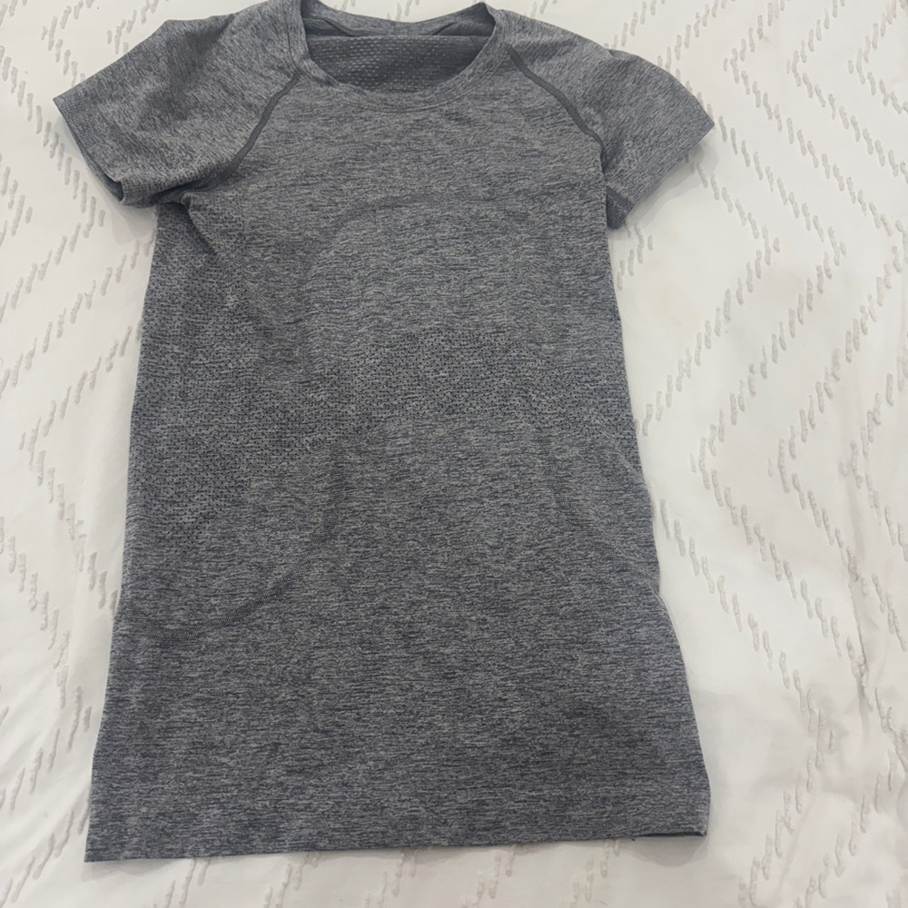 Lululemon Athletica Heathered Gray Short Sleeve